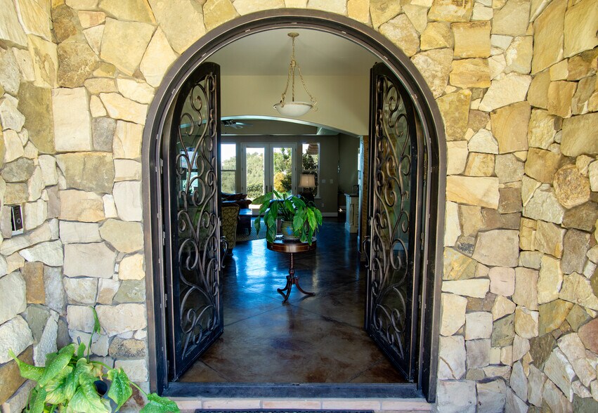 More Photos Of 7071 Ridge Road, Newcastle Winery Vineyard For Sale