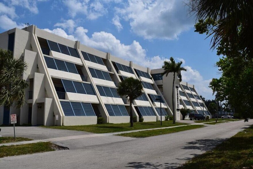 Primary Photo Of 639 E Ocean Ave, Boynton Beach Office For Lease