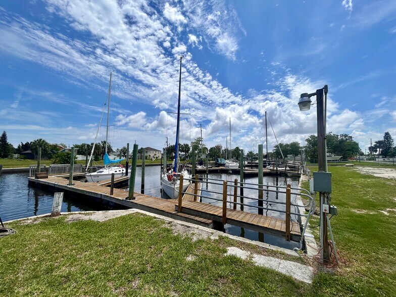 More Photos Of 6501 Boatyard Dr, Hudson Specialty For Sale