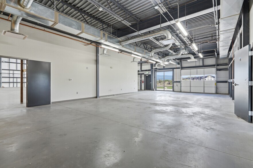 More Photos Of 1675 Las Colonias Dr, Grand Junction Showroom For Lease