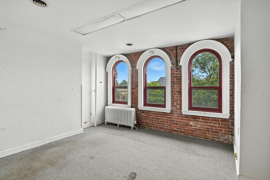 More Photos Of 76-82 Main St, Northampton Office For Lease