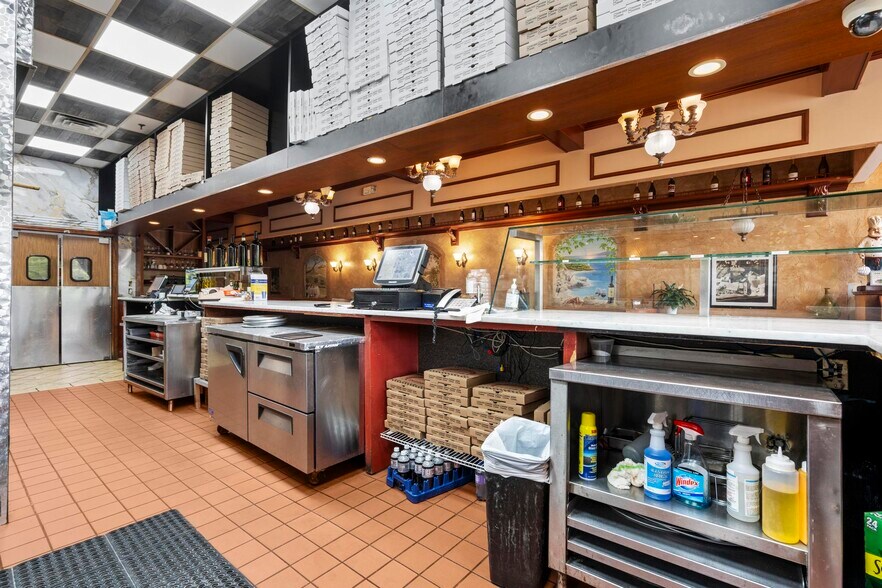 More Photos Of 1233-1273 E Putnam Ave, Riverside Restaurant For Sale