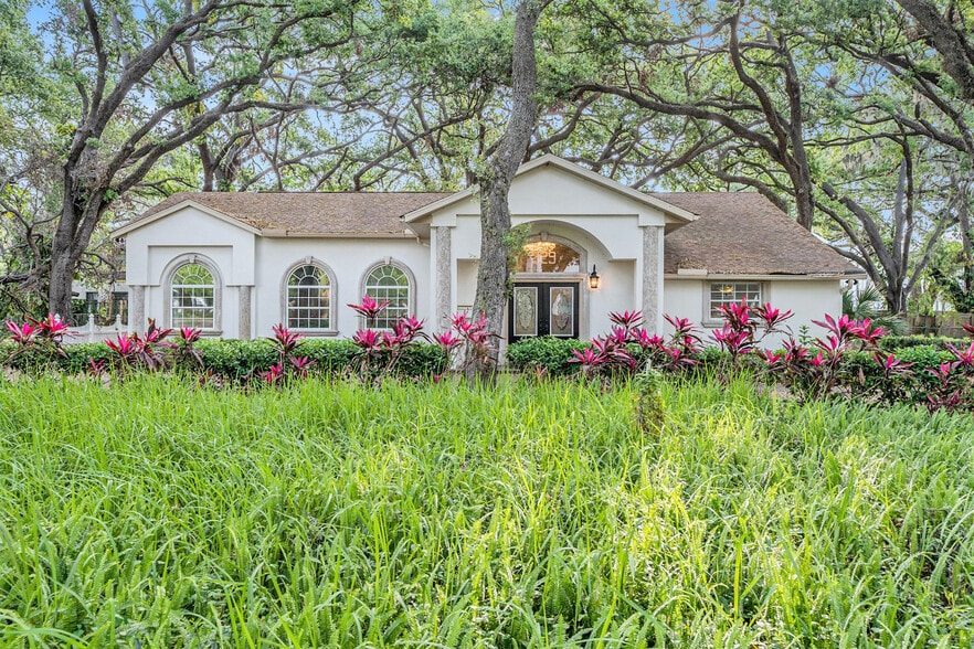 Primary Photo Of 329 Pauls Dr, Brandon Office Residential For Sale
