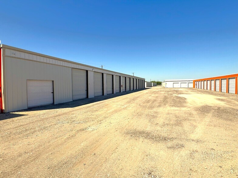 More Photos Of 8109 Us Highway 77, Sinton Self Storage For Sale