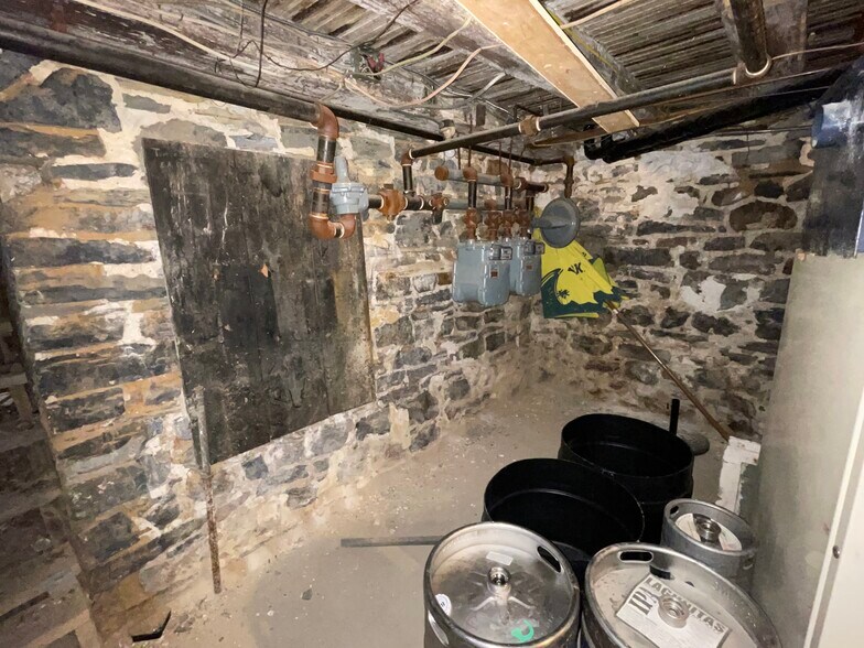 More Photos Of 298 Old Bowers Rd, Mertztown Restaurant For Sale