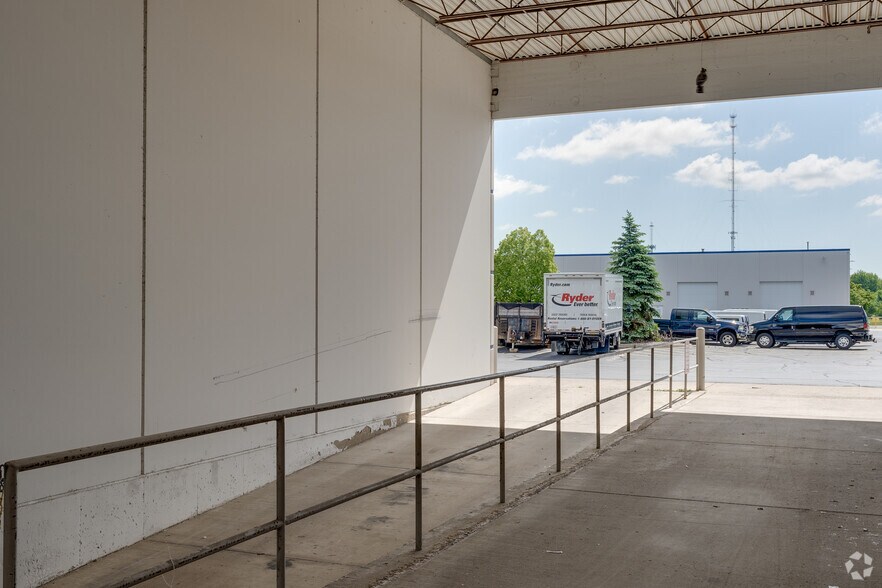 More Photos Of 1585 Beverly Ct, Aurora Warehouse For Lease