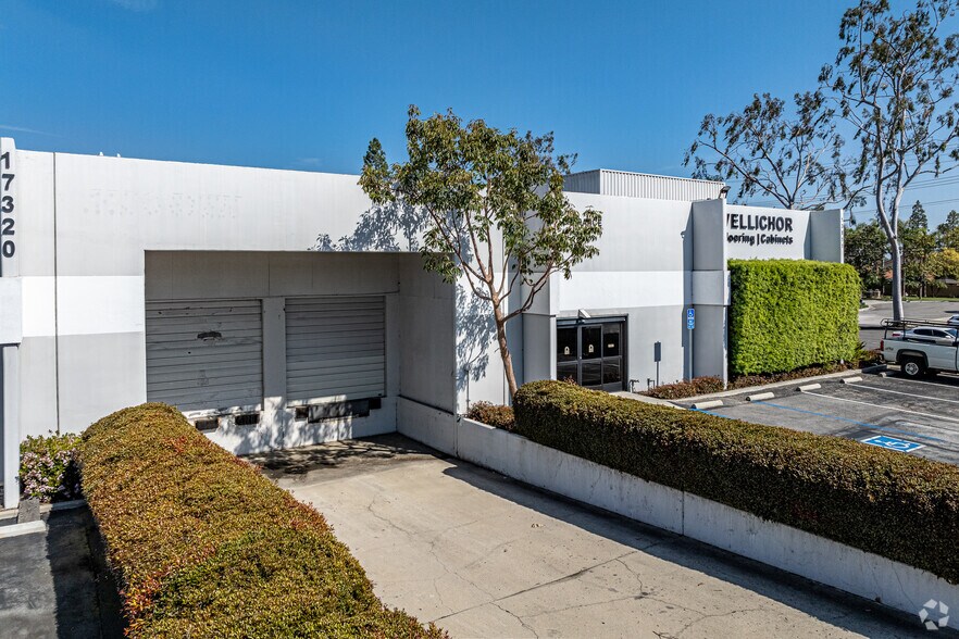 More Photos Of 17320 Marquardt Ave, Cerritos Warehouse For Lease