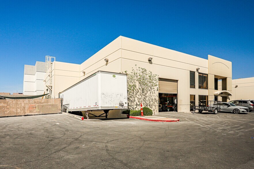 More Photos Of 5995 W Wigwam Ave, Las Vegas Warehouse For Sale