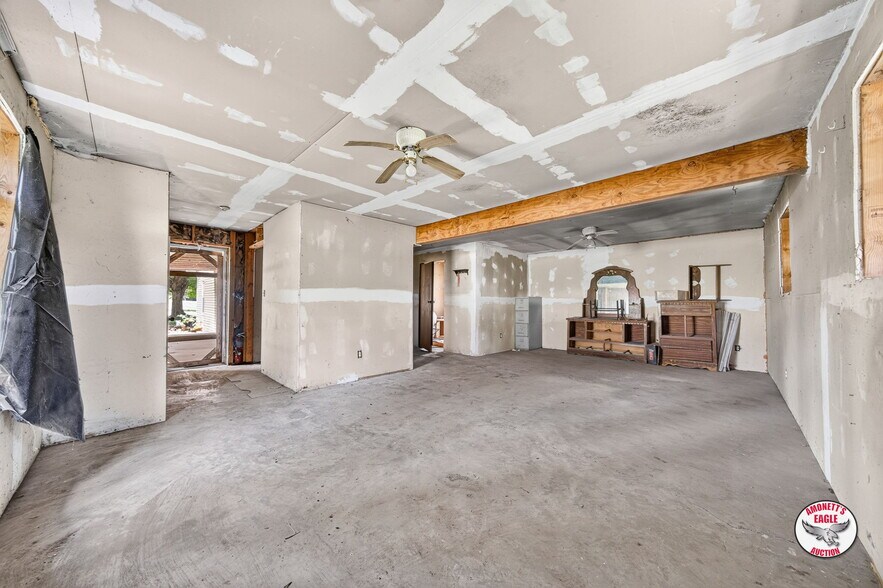 More Photos Of 2969 Moodyville Rd, Byrdstown General Retail For Sale