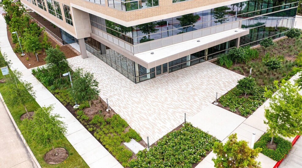 More Photos Of 9709 Lakeside Blvd, The Woodlands Office For Lease