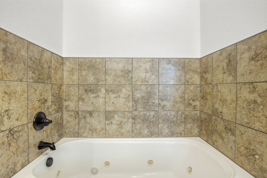 More Photos Of 1636 Lakemoor Dr, Florissant Specialty For Sale