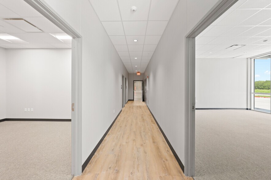 More Photos Of 1720 Eberhart Rd, Temple Warehouse For Lease