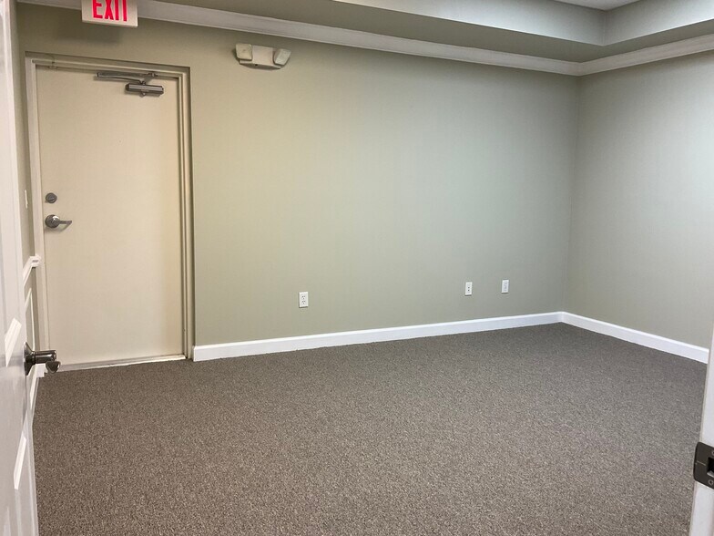 More Photos Of 955 E Martin Luther King Junior Dr, Tarpon Springs Medical For Lease