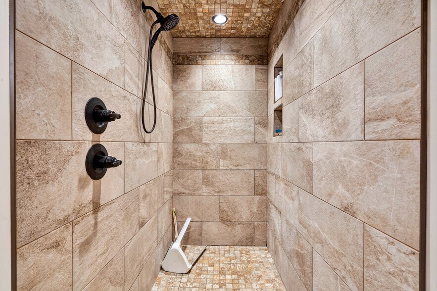 More Photos Of 1050 Whisperwood Trl NE, Cleveland Light Distribution For Sale