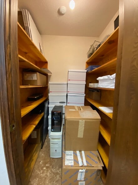 More Photos Of 4950 Washington Blvd, Beaumont Light Manufacturing For Sale