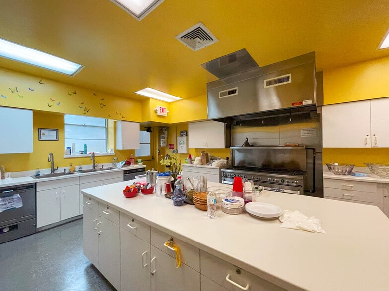 More Photos Of 250 E Market St, York Specialty For Sale