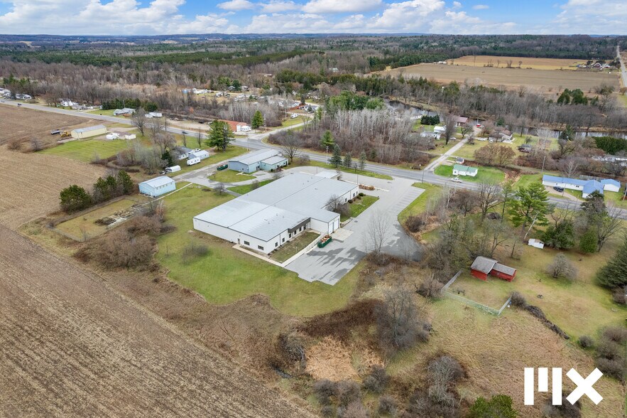 More Photos Of 21685 Northland Dr, Paris Distribution For Sale