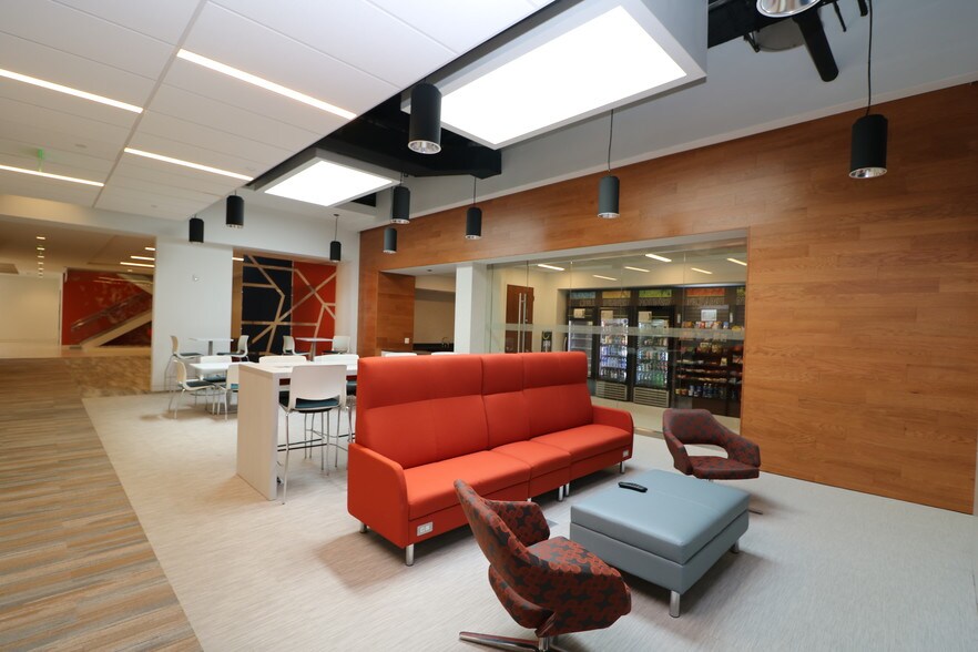 More Photos Of 510 E Township Line Rd, Blue Bell Office For Sale