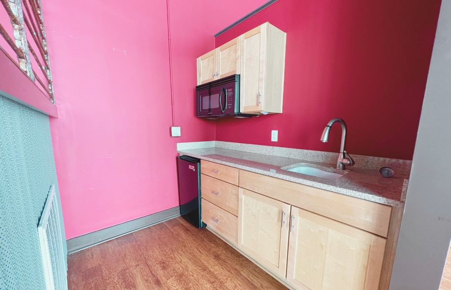 More Photos Of 319 Campbell Ave SW, Roanoke General Retail For Lease