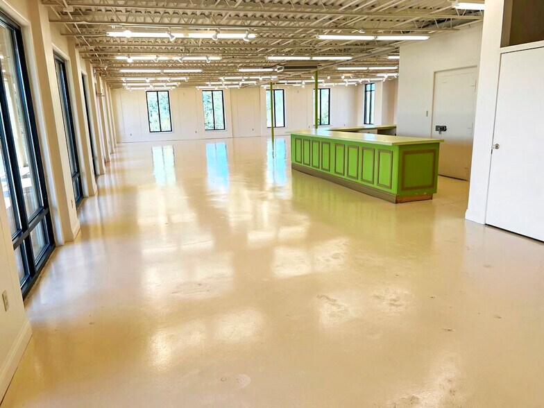 More Photos Of 1410 Apache Dr, Mccomb Freestanding For Sale