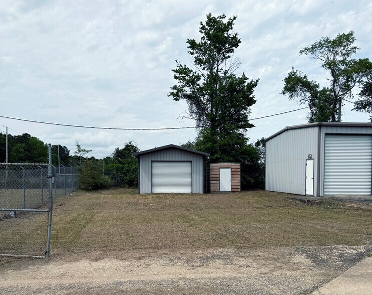 More Photos Of 378 Eastland Rd, Dothan Distribution For Sale