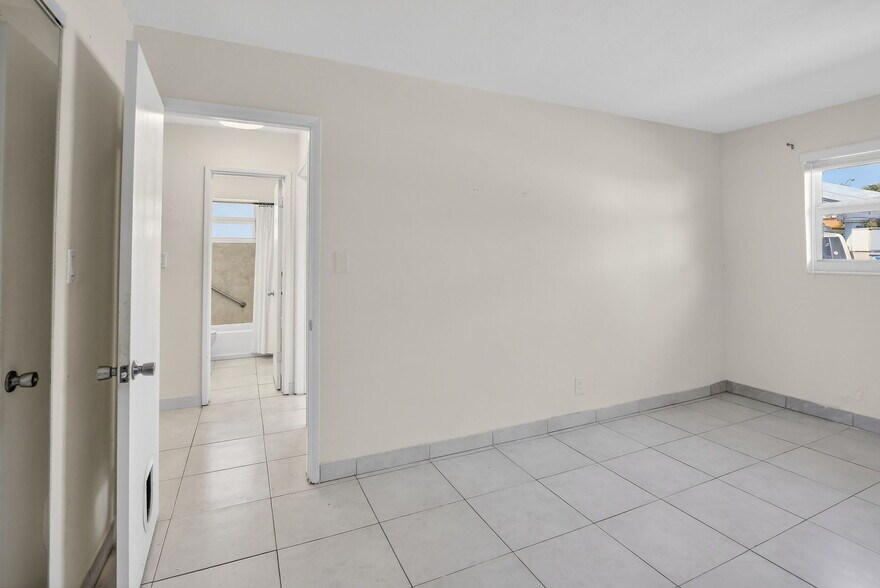 More Photos Of 4825 NE 23rd Ave, Fort Lauderdale Apartments For Sale