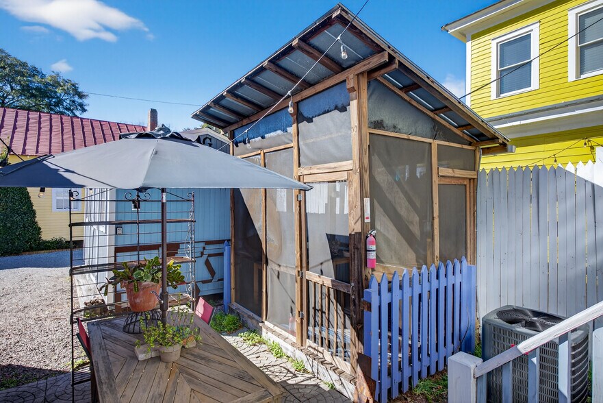 More Photos Of 11 E 41st St, Savannah Storefront Retail Residential For Sale