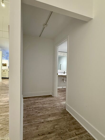 More Photos Of 22 Campbell Ave SE, Roanoke Storefront Retail Residential For Sale