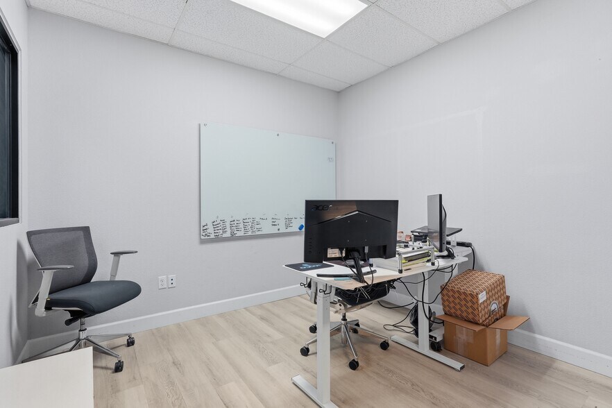 More Photos Of 3401 E Harbour Dr, Phoenix Light Manufacturing For Lease