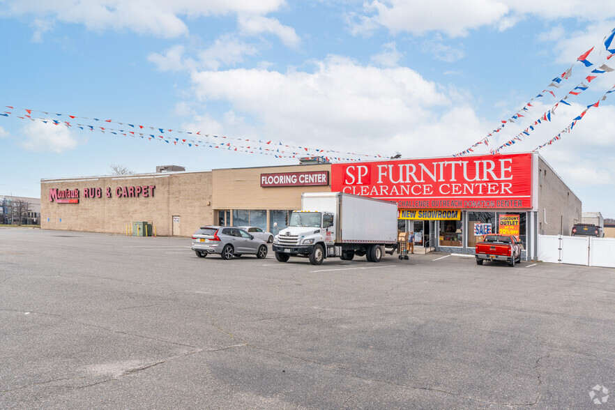 Primary Photo Of 55-65 Price Pky, Farmingdale Warehouse For Lease