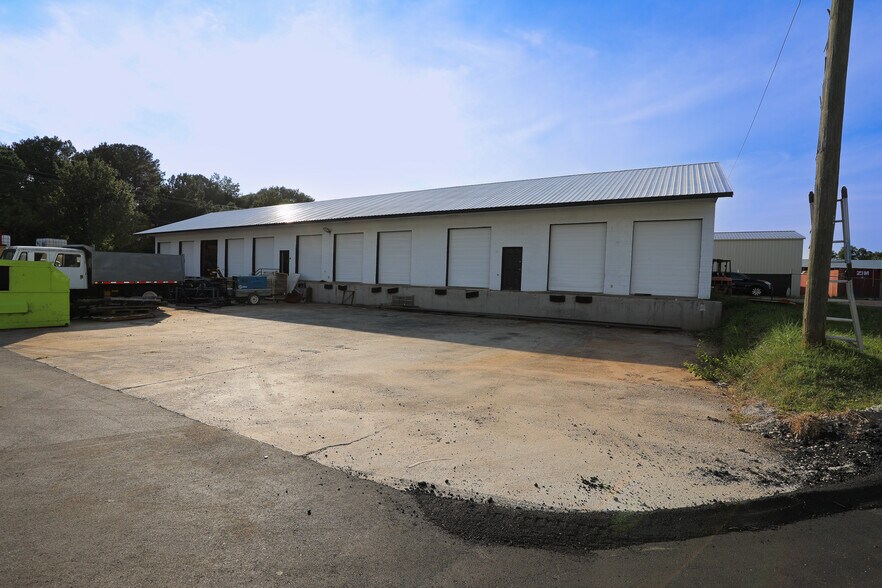 More Photos Of 5 Haynie St, Newnan Warehouse For Lease