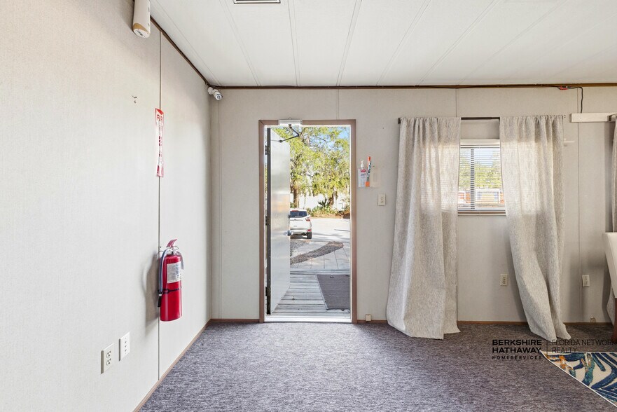 More Photos Of 5876 Old Timuquana Rd, Jacksonville Office For Lease