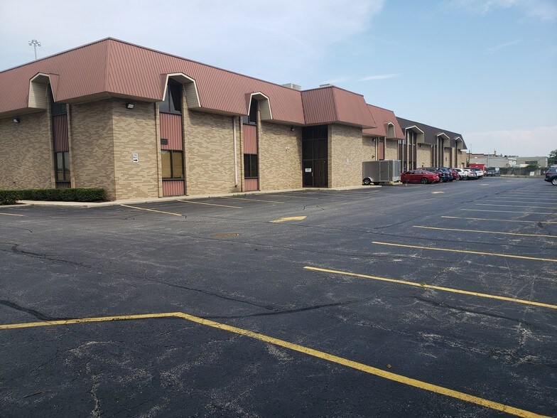 More Photos Of 300 W Lake St, Elmhurst Office For Sale