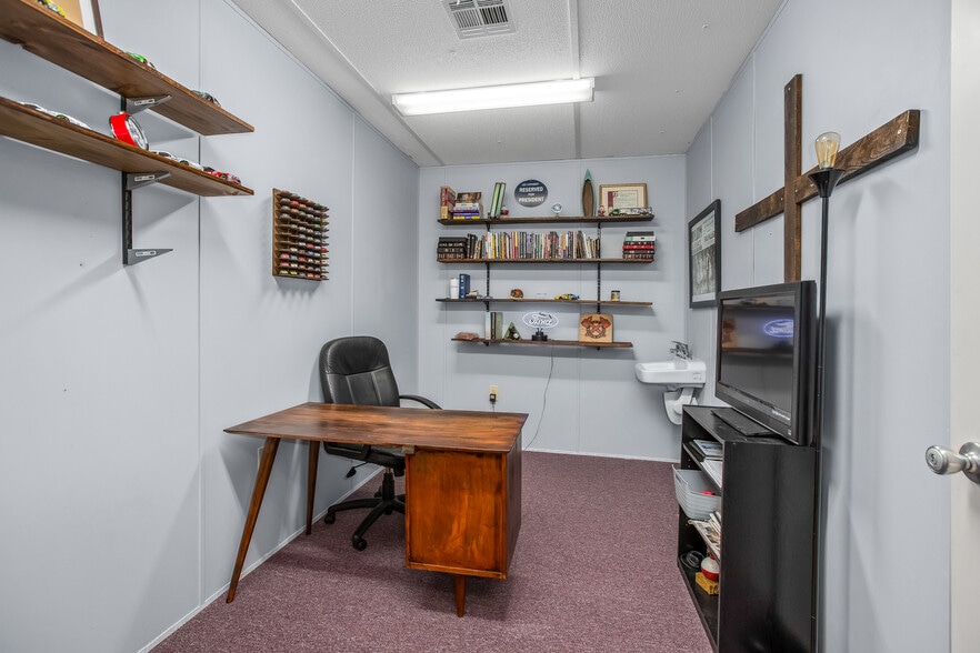 More Photos Of 1255 Mountainview Rd, King Religious Facility For Sale