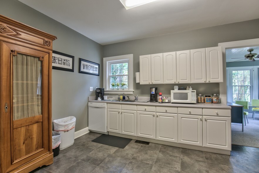 More Photos Of 863 E Park Ave, Tallahassee Office For Lease