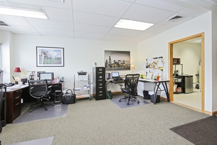 More Photos Of 1132 Waukegan Rd, Glenview Medical For Sale