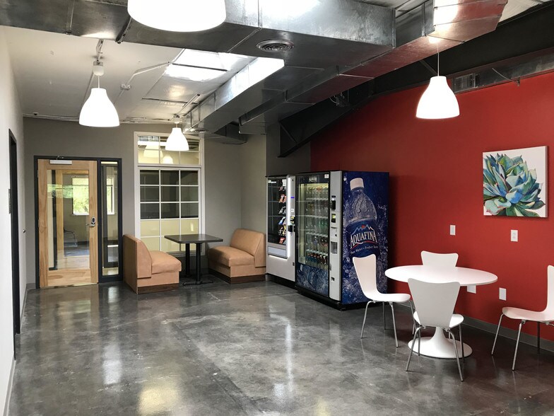 More Photos Of 1508 Nw Vivion Rd, Kansas City Coworking Space