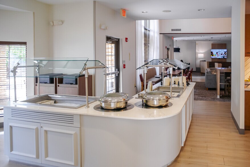 More Photos Of 7825 Davenport St, Omaha Hotel For Sale