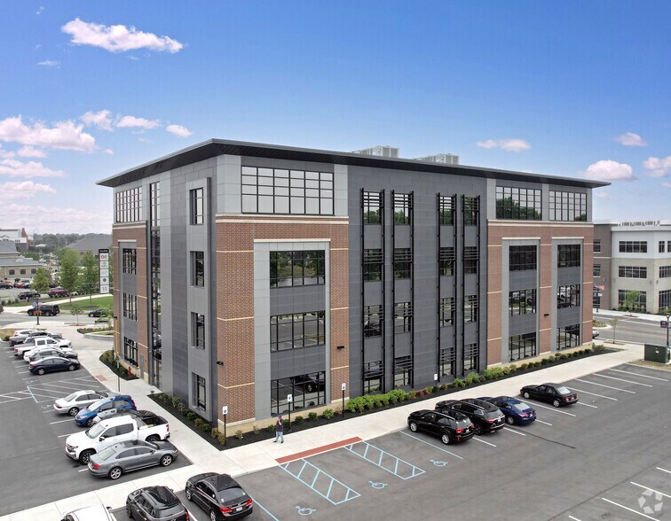 More Photos Of 11 Municipal Dr, Fishers Medical For Lease