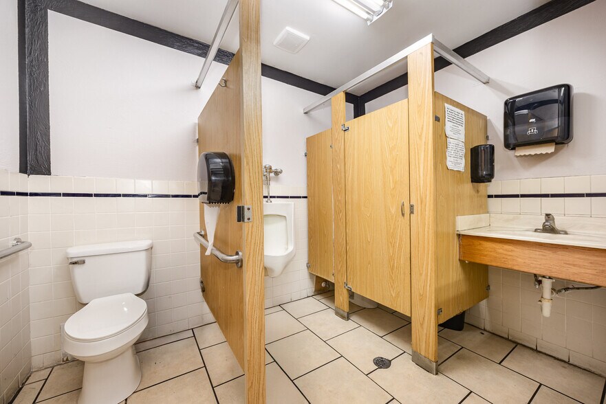 More Photos Of 8850 Statesville Blvd, Cleveland Restaurant For Sale