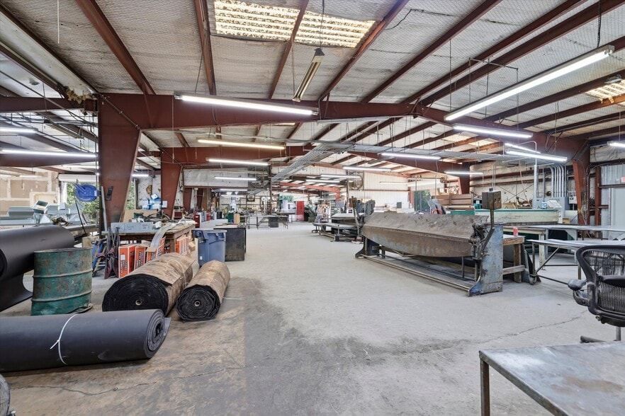More Photos Of 4711 Capital Cir SW, Tallahassee Warehouse For Sale