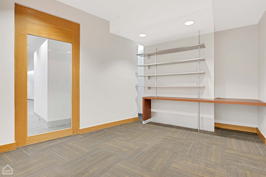 More Photos Of 1309-1311 E 57th St, Chicago Office For Lease