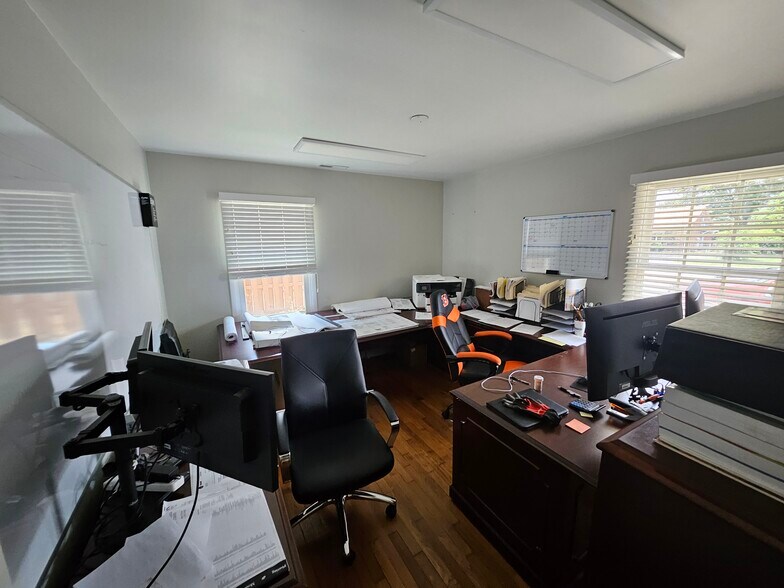 More Photos Of 114 Confederate Dr, Franklin Office Residential For Lease