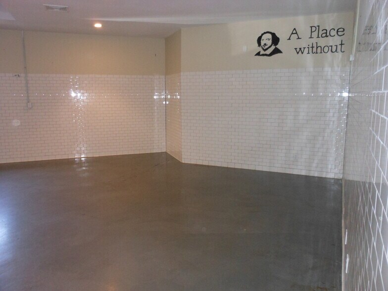 More Photos Of 643 Massachusetts Ave, Indianapolis Storefront For Lease