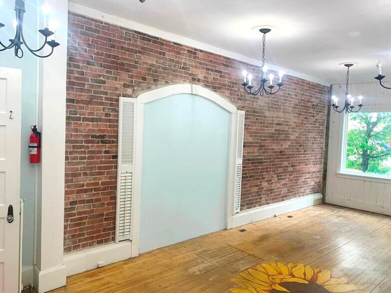 More Photos Of 115 Main St, Winterport Apartments For Lease