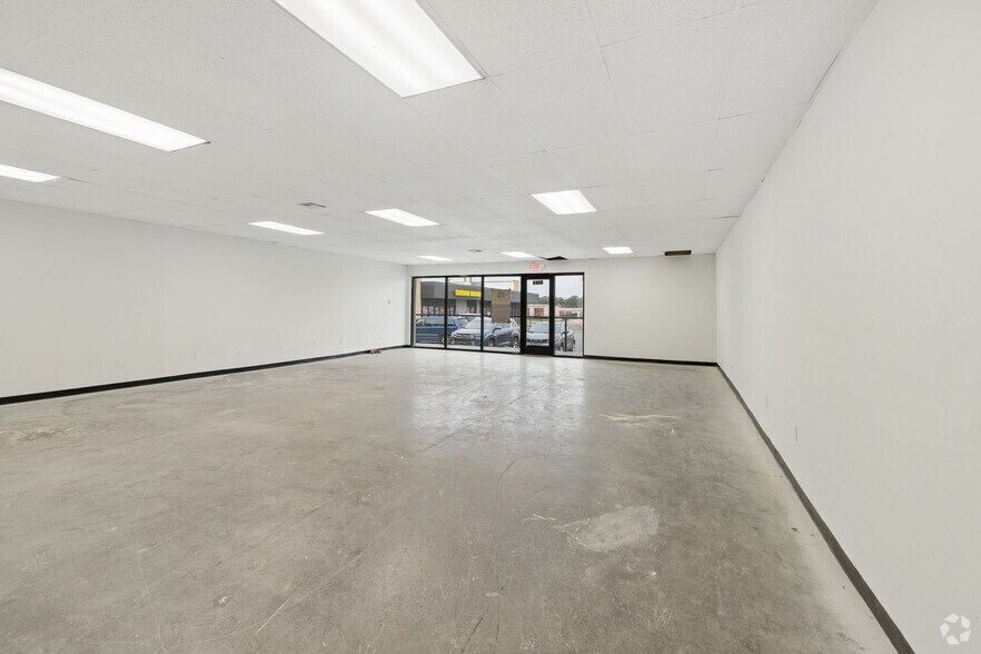 More Photos Of 9120-9146 N Macarthur Blvd, Oklahoma City General Retail For Sale