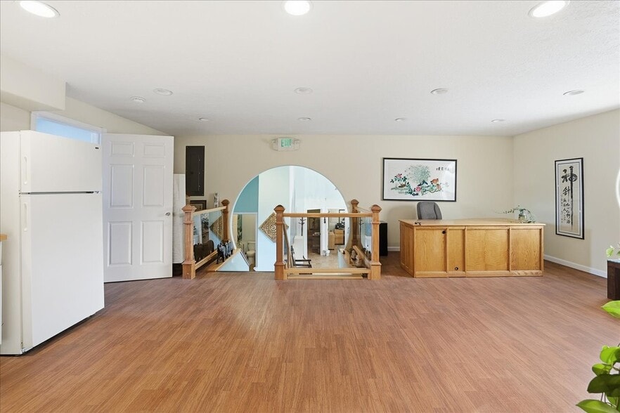 More Photos Of 198 W Marydale Ave, Soldotna Medical For Sale