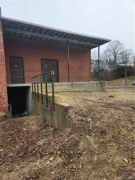 More Photos Of 27 E Main St, Stafford Springs Freestanding For Lease