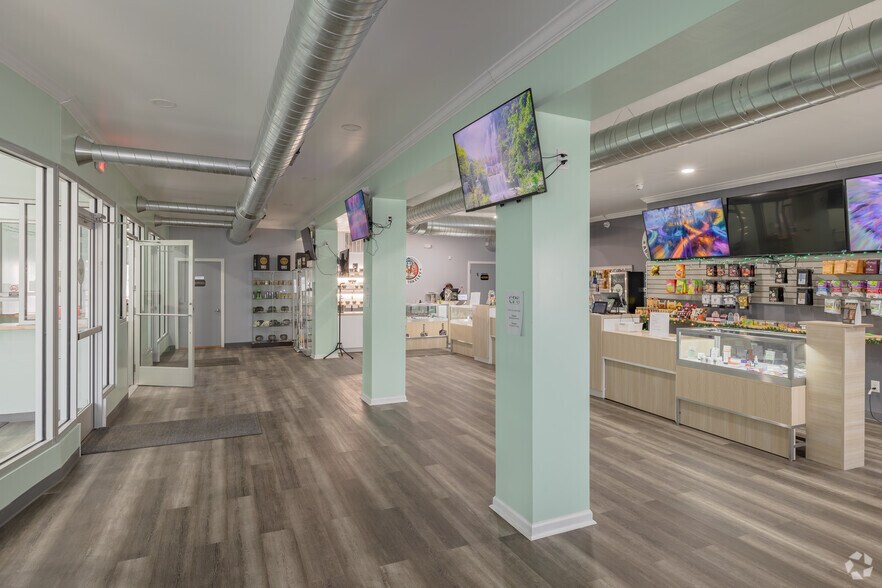 More Photos Of 115-117 N Shiawassee St, Corunna Storefront Retail Residential For Lease