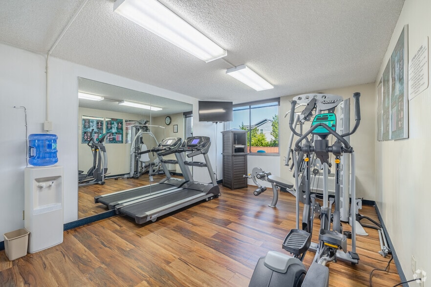 More Photos Of 101 128th St SE, Everett Hotel For Sale